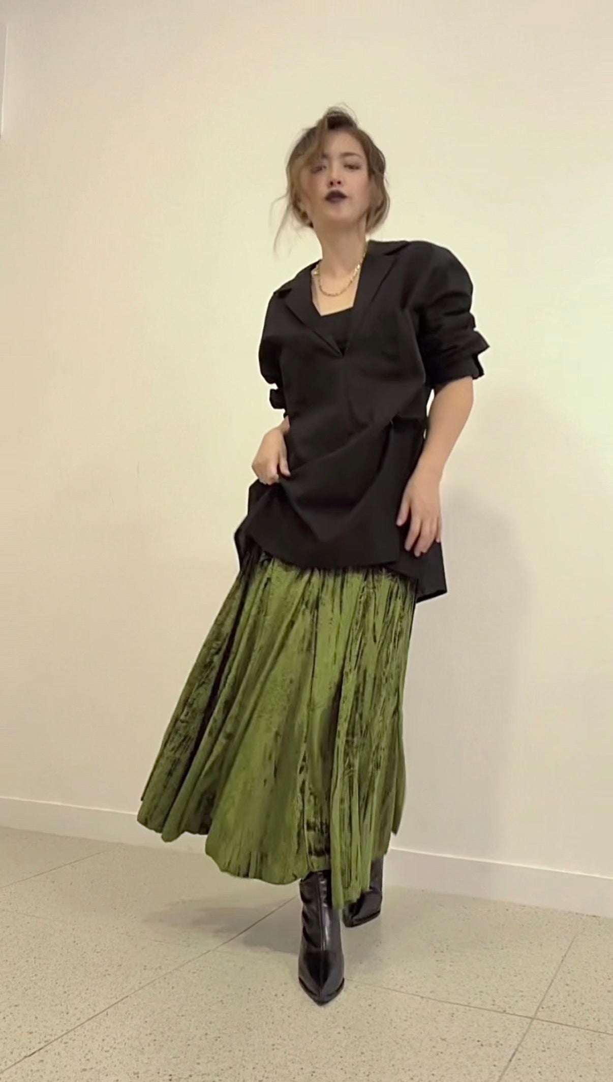 【ERROR.】Deep V-Neck Skipper Shirt / Black