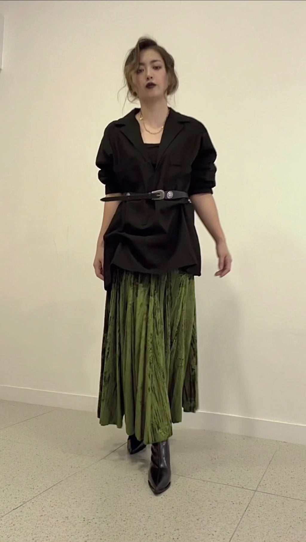 【ERROR.】Deep V-Neck Skipper Shirt / Black