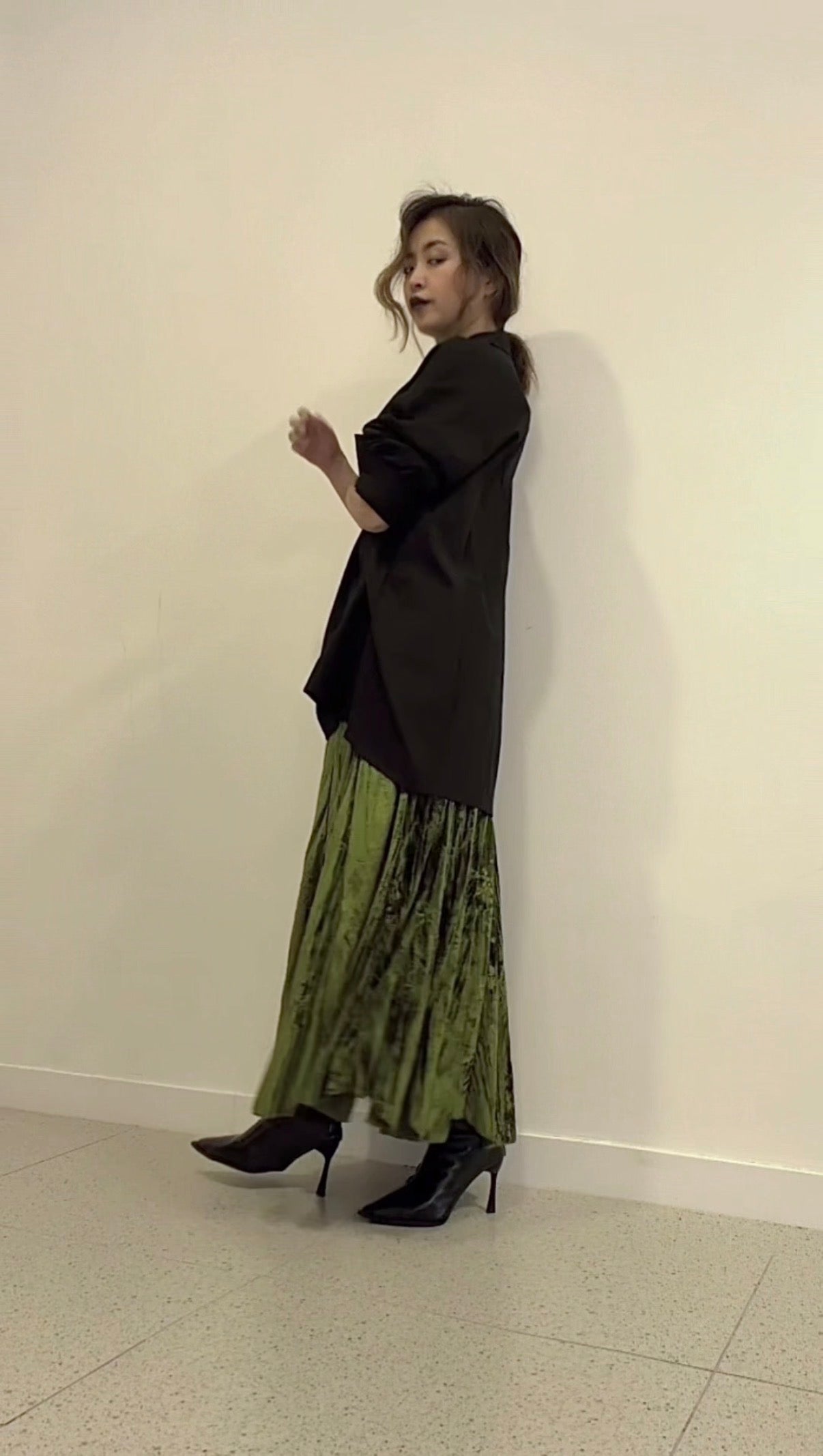 【ERROR.】Deep V-Neck Skipper Shirt / Black