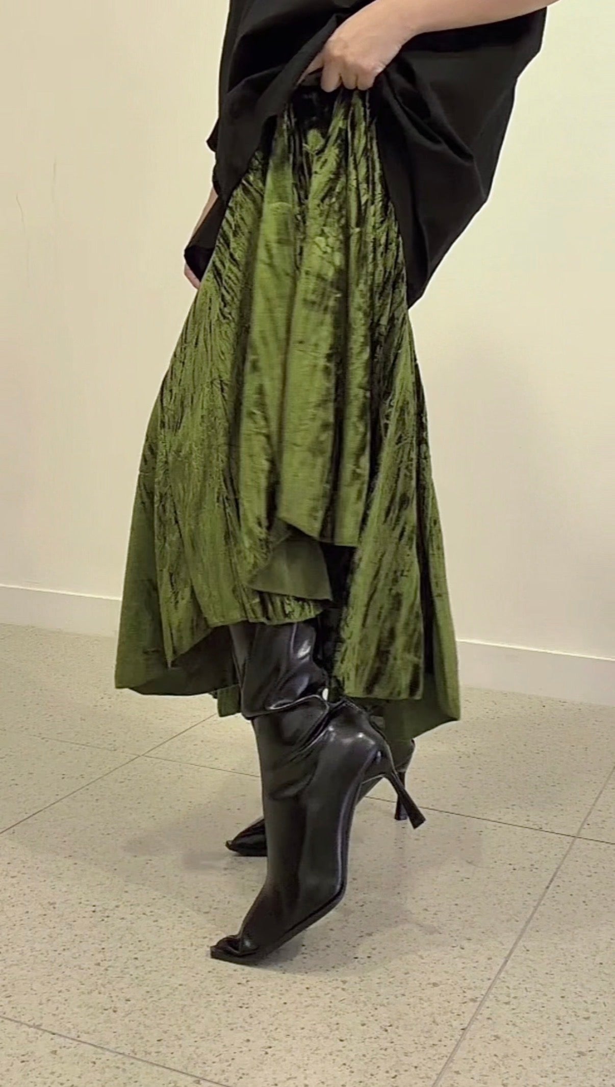 【ERROR.】Velour Volume Skirt / Olive