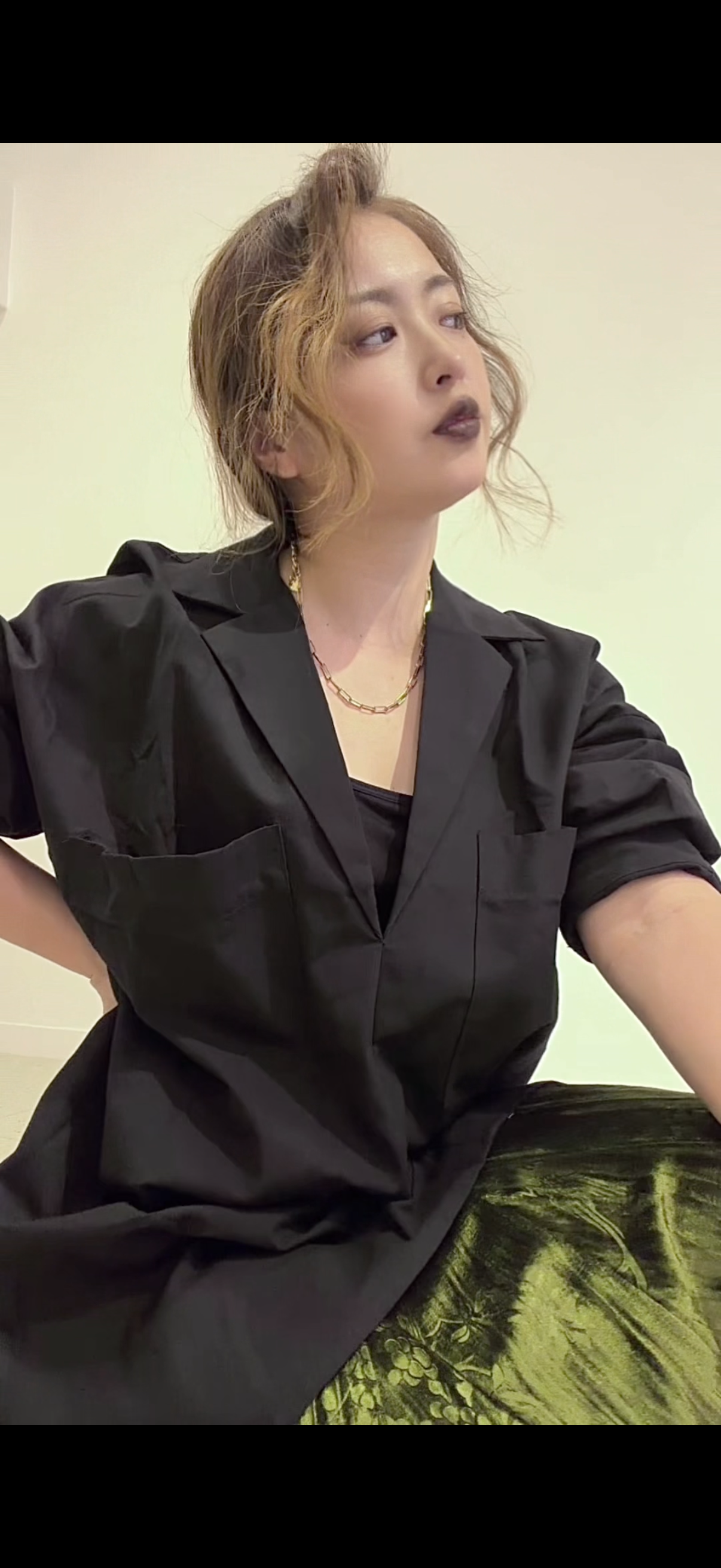 【ERROR.】Deep V-Neck Skipper Shirt / Black