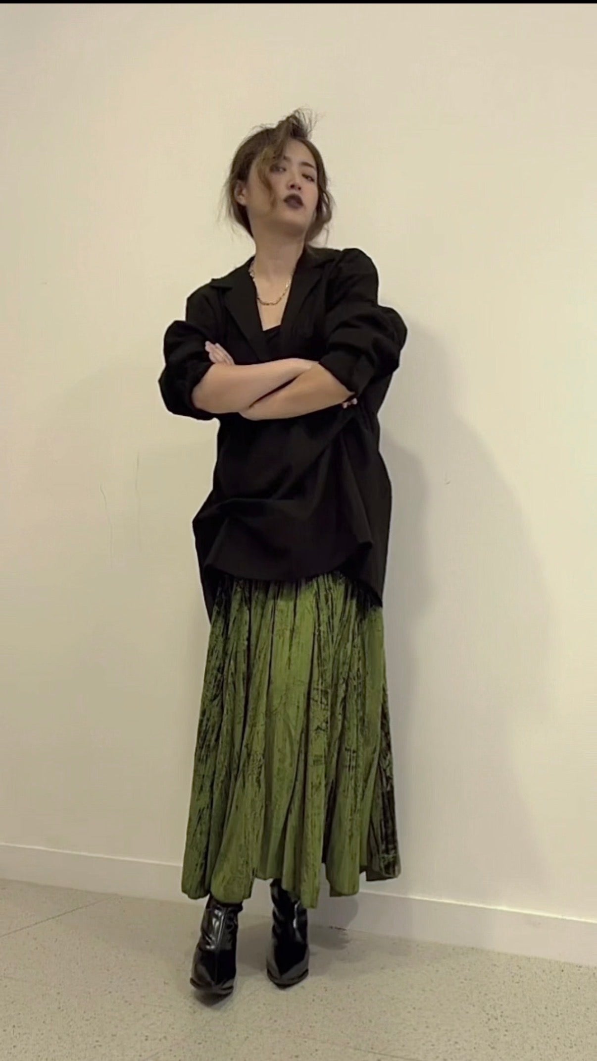 【ERROR.】Deep V-Neck Skipper Shirt / Black