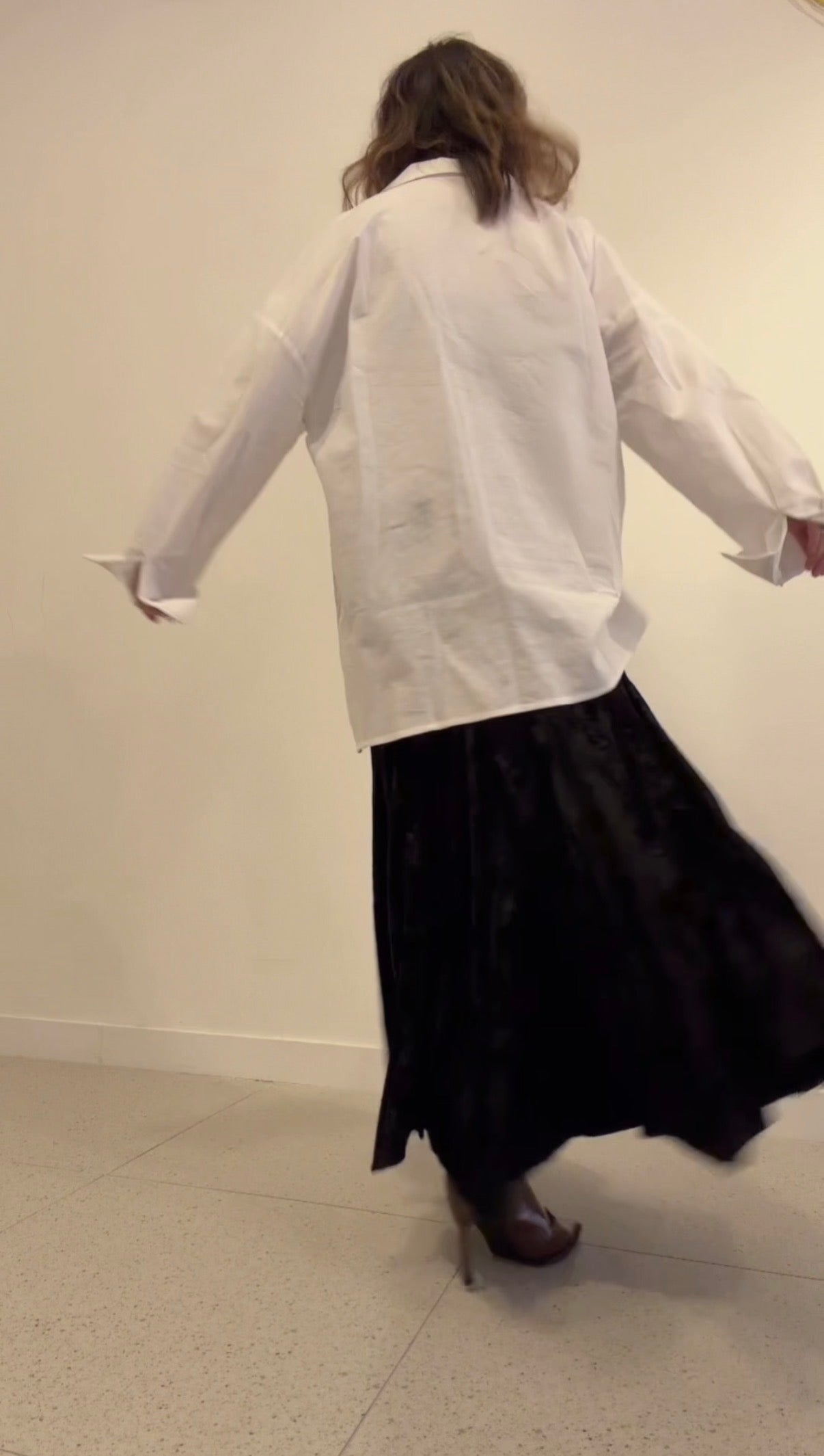 ⁠【ERROR.】Deep V-Neck Skipper Shirt / White