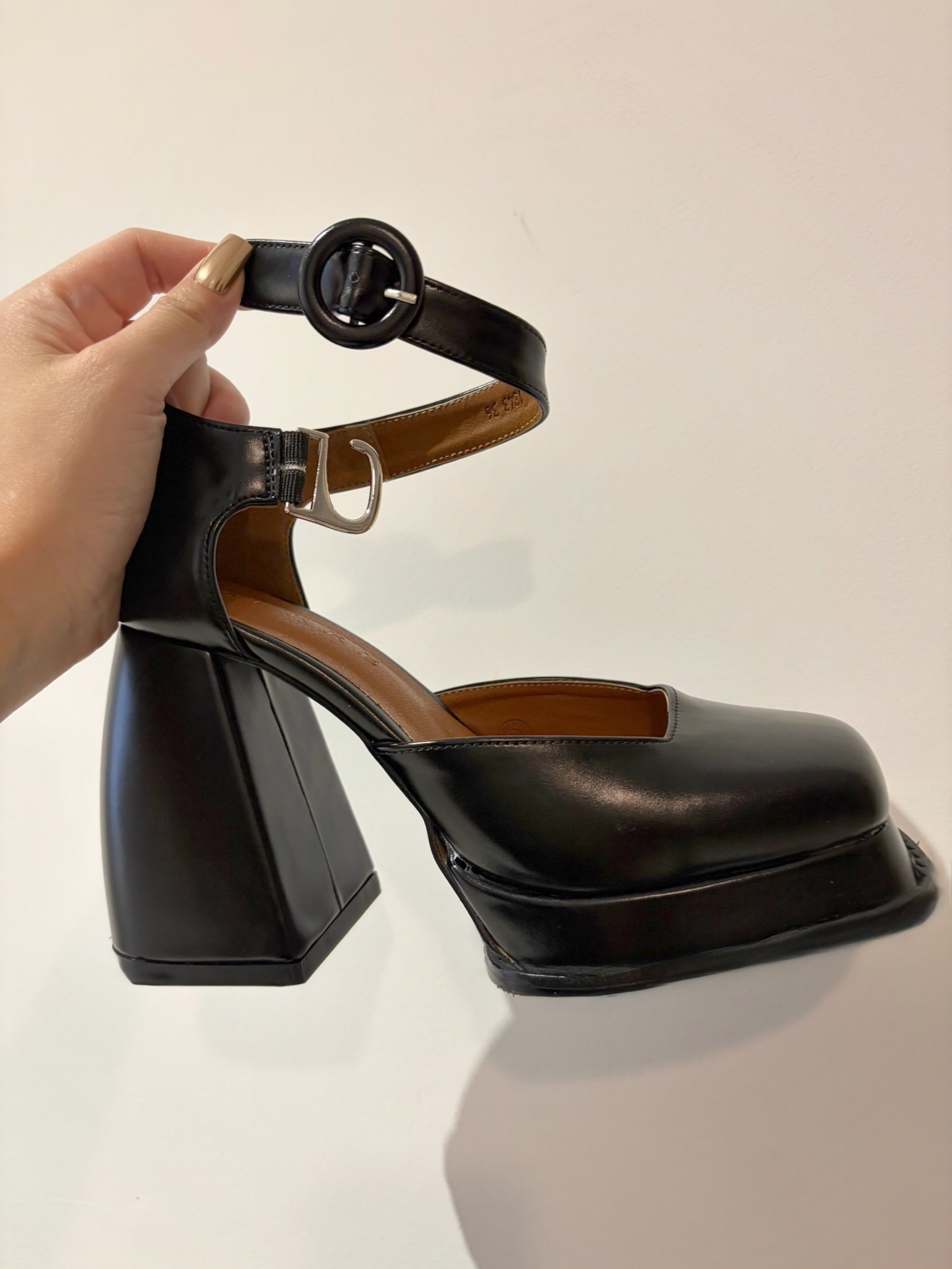 ⁠【ERROR.】Square Toe Pumps / Black